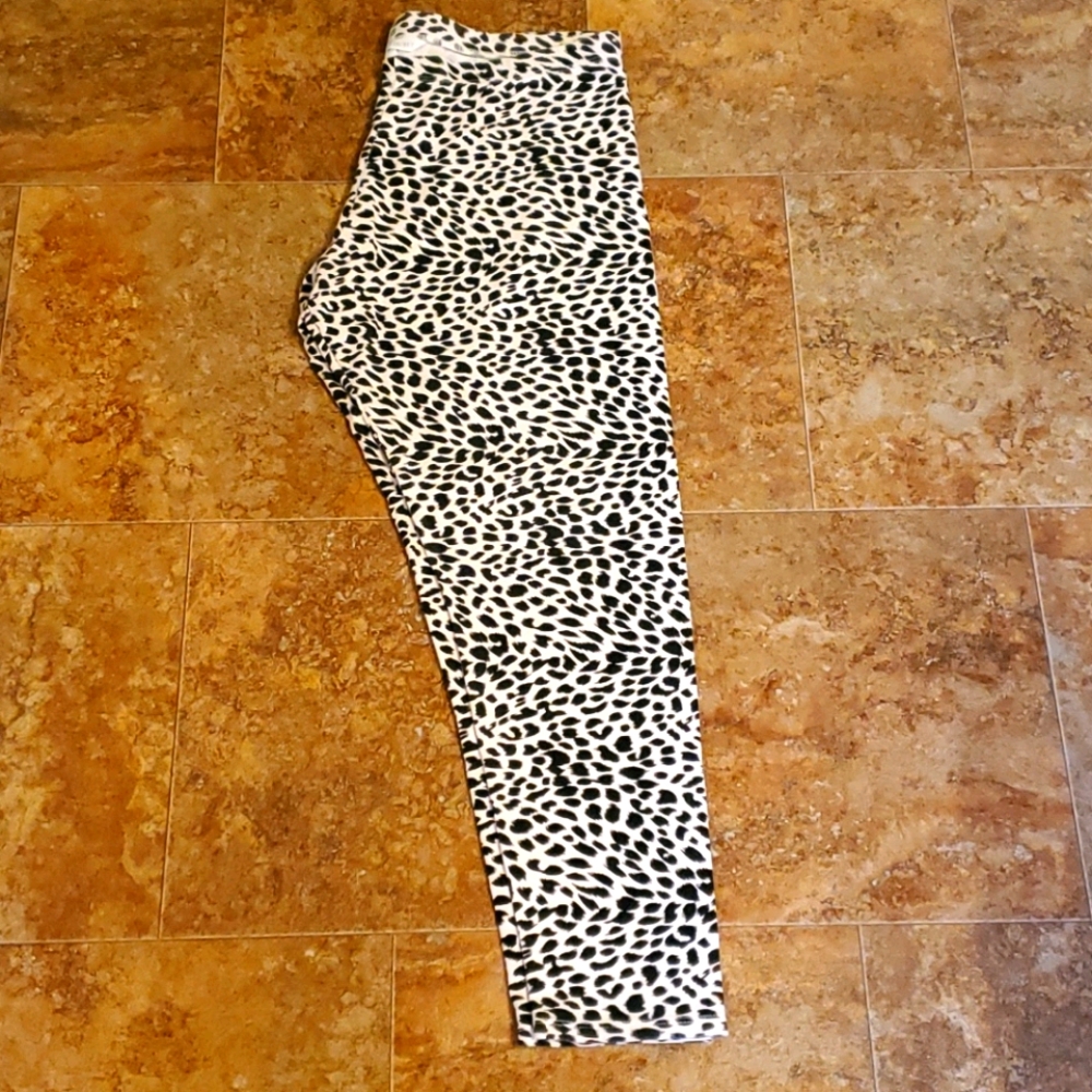 Victoria's Secret Cheetah Print Leggings